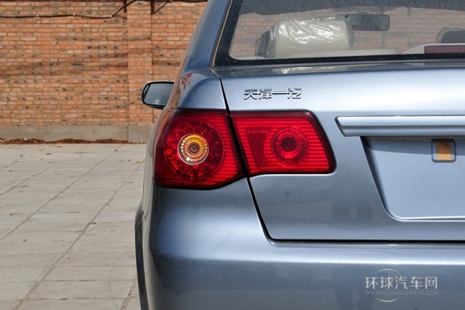 2011款 三廂 1.5L 手動標準型