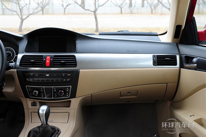 2013款 2.0L 手動舒適型