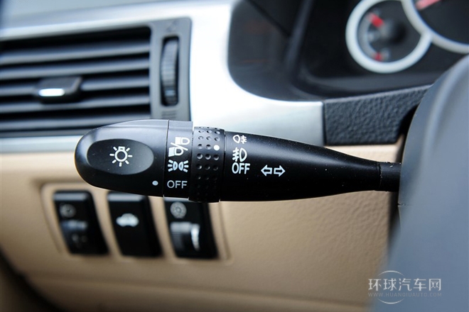 2013款 2.0L 手動舒適型