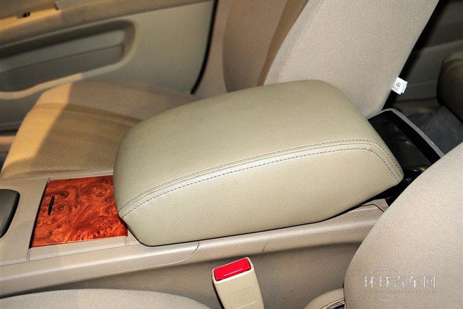 2013款 2.0L 自動舒適型