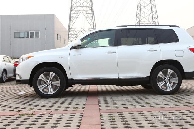 2013款 2.7L 兩驅7座探索版