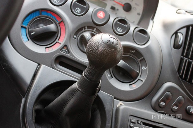 2010款 1.6L 汽油豪華型6座