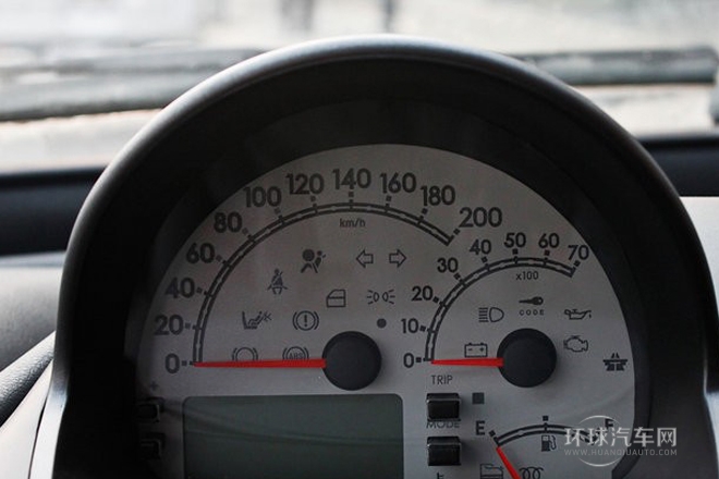 2010款 1.6L 汽油豪華型6座