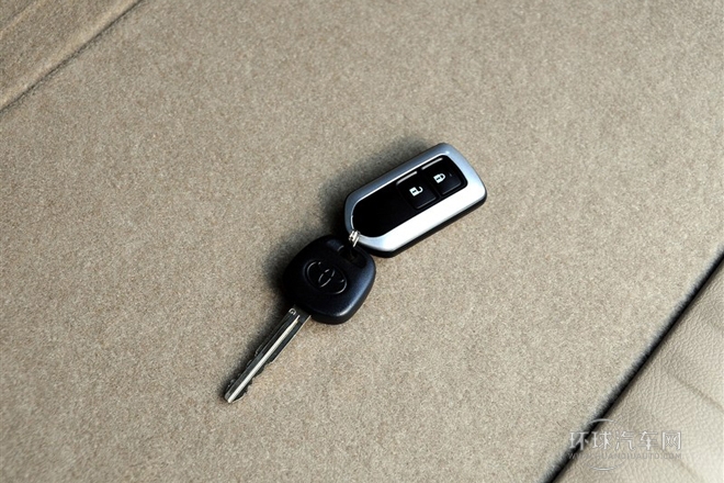 2012款 2.7L 兩驅7座豪華版