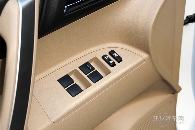 2012款 2.7L 兩驅7座豪華版