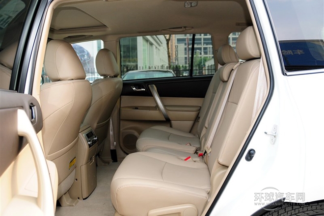 2012款 2.7L 兩驅7座豪華版