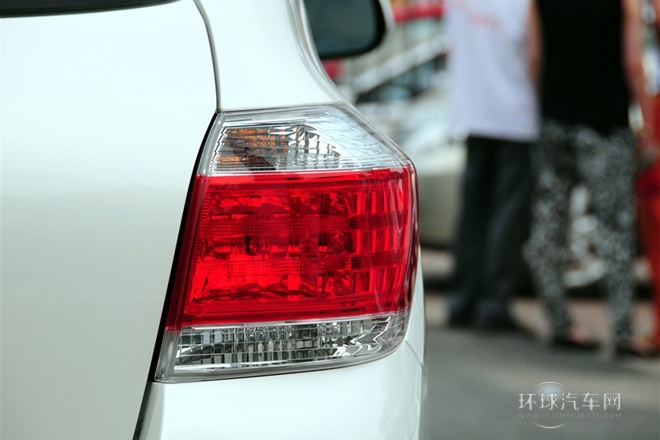 2012款 2.7L 兩驅(qū)7座豪華版