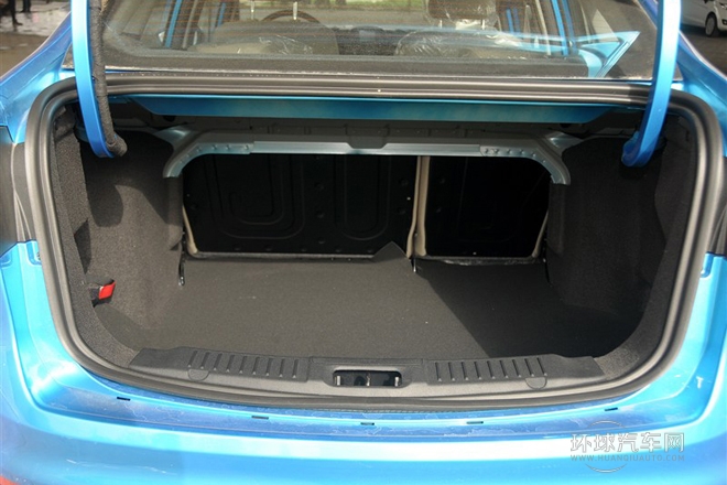 2013款 三廂 1.5L 自動時尚型