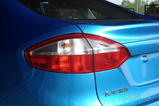 2013款 三廂 1.5L 自動時尚型