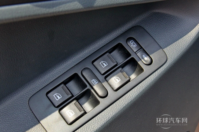 2012款 2.8T柴油四驅基本型