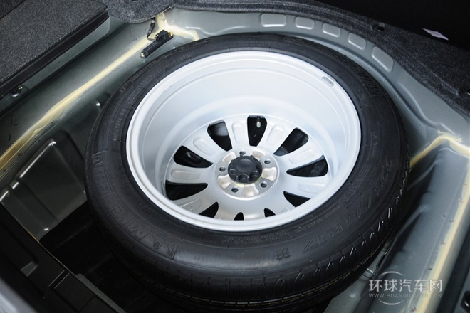 2013款 3.0L 尊貴型