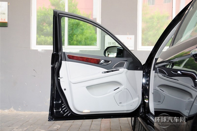 2013款 3.0L 尊貴型