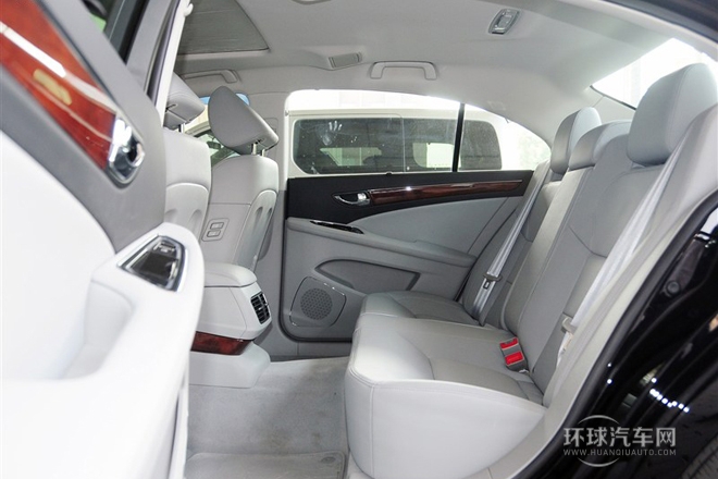 2013款 3.0L 尊貴型