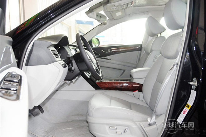 2013款 3.0L 尊貴型