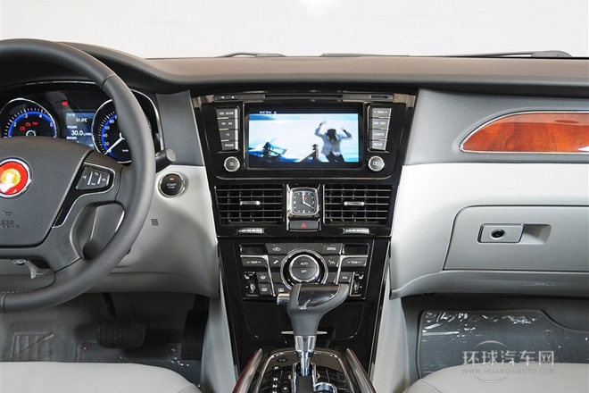 2013款 3.0L 尊貴型