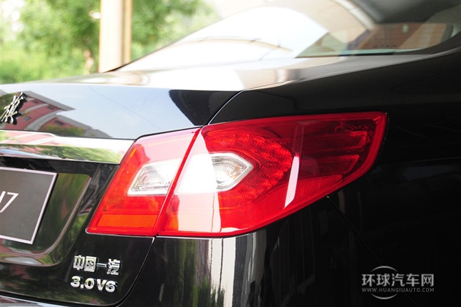 2013款 3.0L 尊貴型