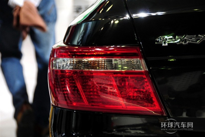 2013款 2.0L 自動尊貴型