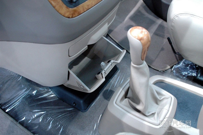 2010款 2.4L財富快車標準版M240-4G64