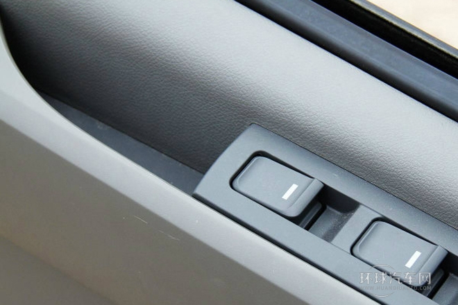 2014款 2.5T傲運通短軸中頂