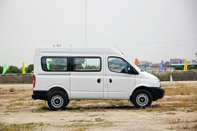 2014款 2.5T傲運通短軸中頂