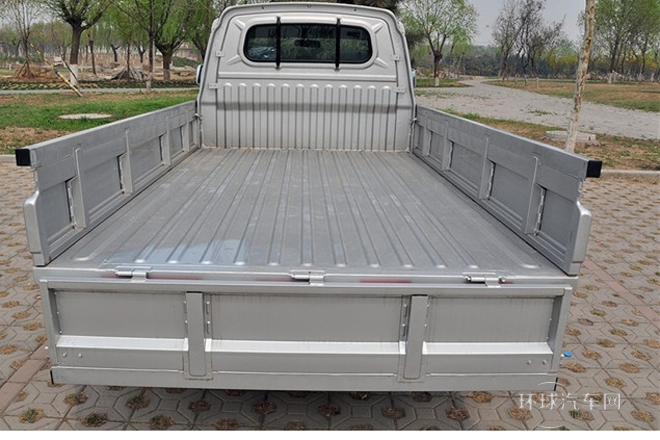 2013款 1.0L 標準版