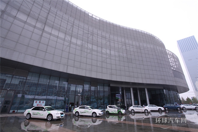 2013款 3.2L 4WD 自動尊域版