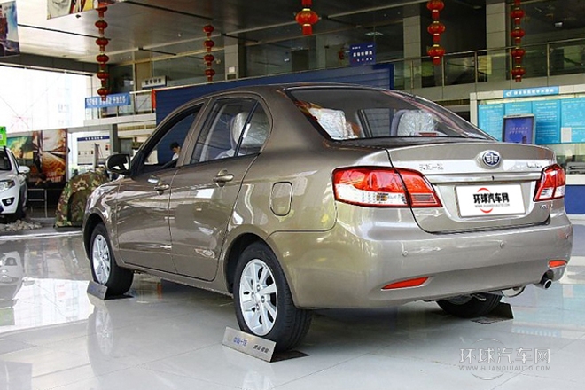 2014款 1.3L 手動標(biāo)準(zhǔn)型