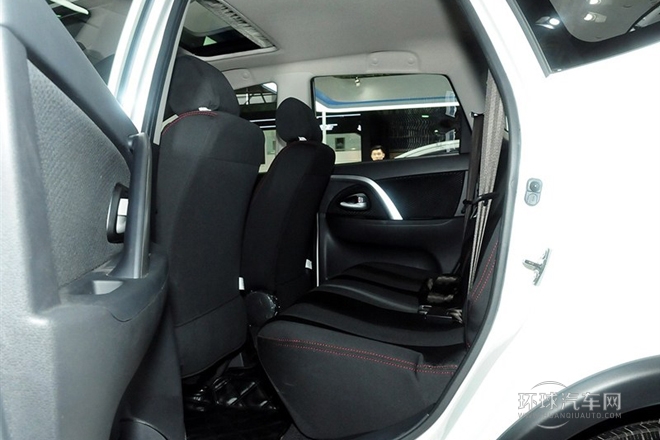 2014款 1.4L 手動(dòng)天窗導(dǎo)航版 國(guó)V