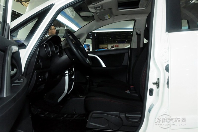 2014款 1.4L 手動(dòng)天窗導(dǎo)航版 國(guó)V