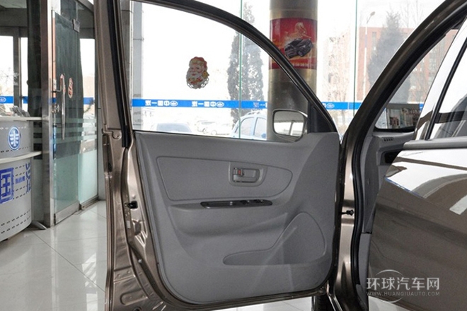 2014款 1.0L 手動(dòng)標(biāo)準(zhǔn)型