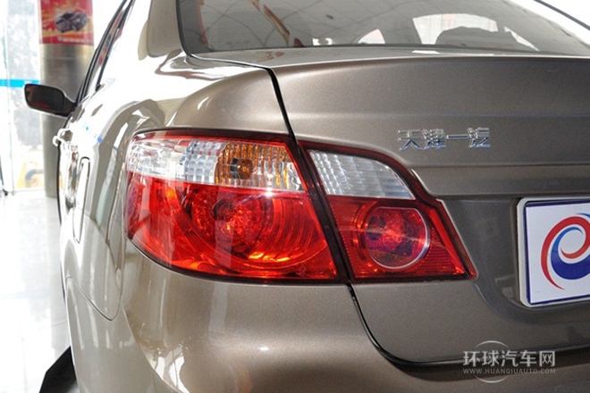 2014款 1.0L 手動(dòng)標(biāo)準(zhǔn)型