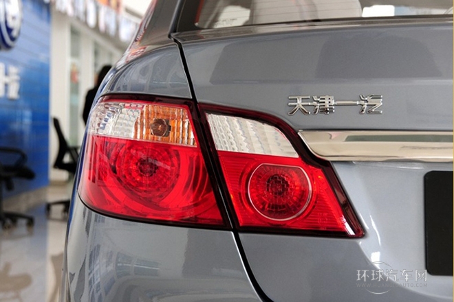 2013款 1.3L 手動(dòng)豪華氣囊型