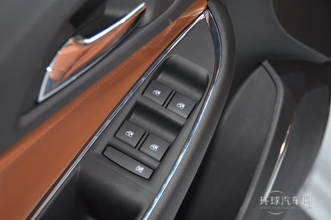 2015款 1.5L 手動(dòng)時(shí)尚版