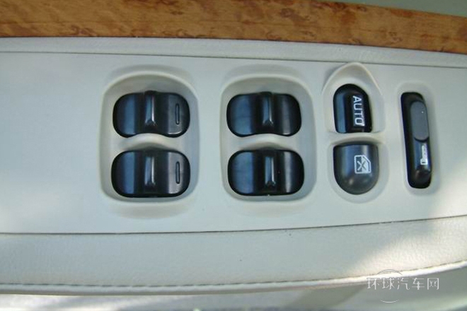 2004款 智尊 2.0L 自動豪華型