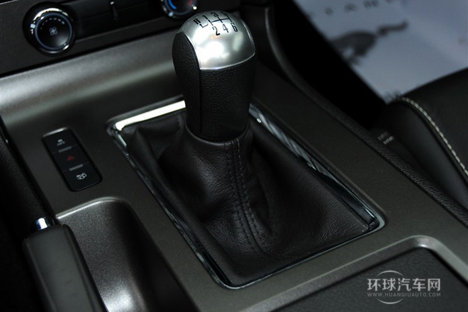 2013款 3.7L 手動標(biāo)準(zhǔn)型