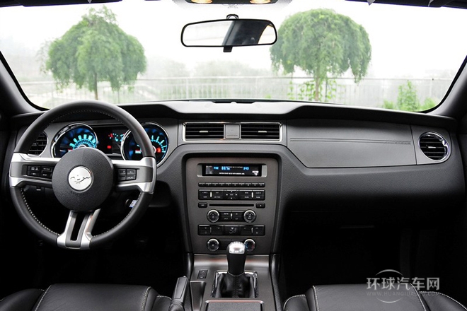 2013款 3.7L 手動標(biāo)準(zhǔn)型