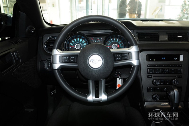 2013款 5.0L GT自動(dòng)標(biāo)準(zhǔn)型