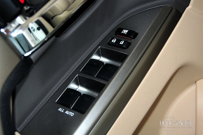 2012款 4.0L 自動(dòng)VX