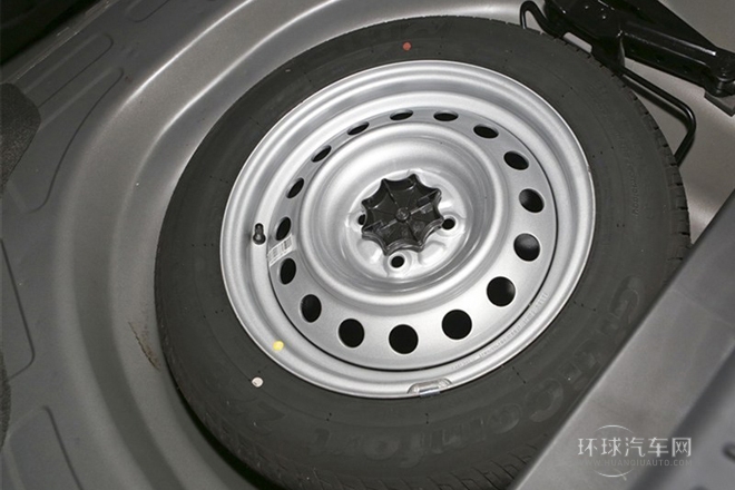 2013款 1.8L 自動尊貴型