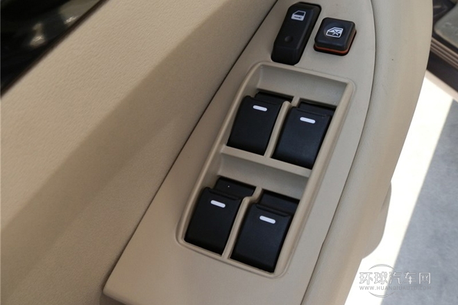 2013款 1.8L 自動尊貴型