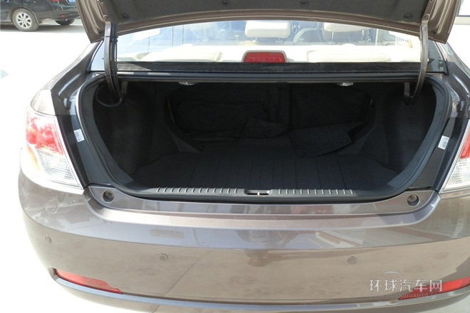 2013款 1.8L 自動尊貴型