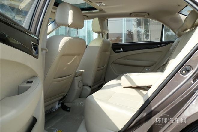 2013款 1.8L 自動尊貴型