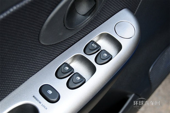 2012款 改款 1.0L 手動P-TEC標準型