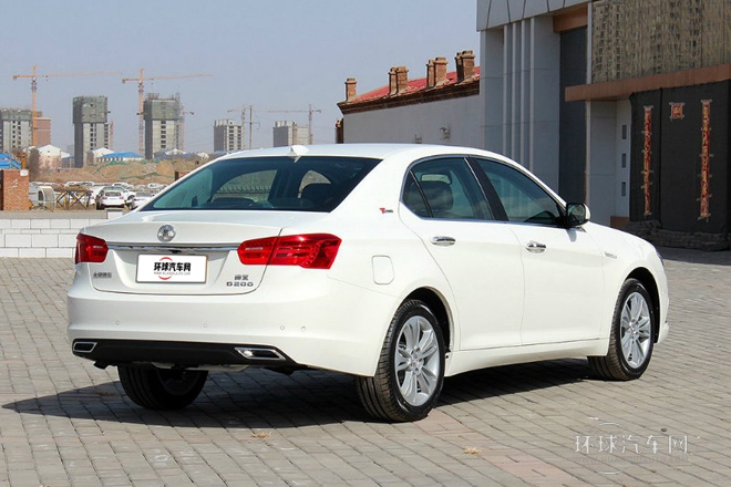 2013款 2.0T 時尚版