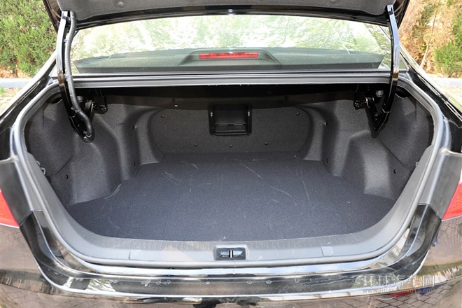 2013款 1.8T 自動旗艦型 國V