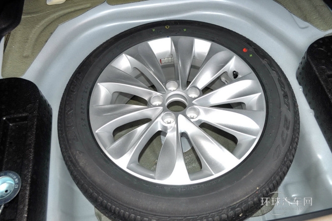 2013款 1.8T 自動尊崇型