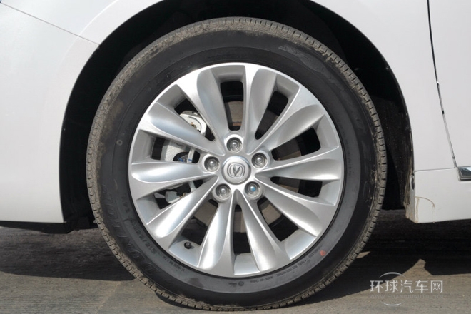 2013款 1.8T 自動尊崇型