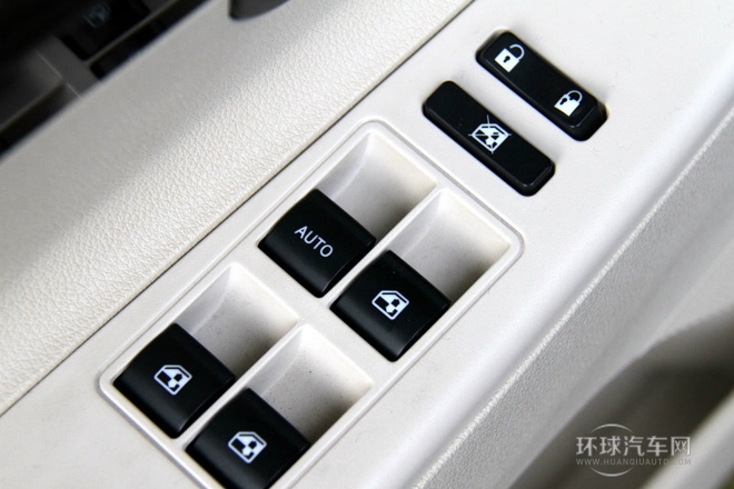 2013款 1.8T 自動尊崇型