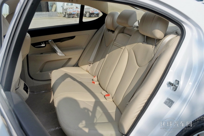 2013款 1.8T 自動尊崇型