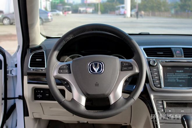 2013款 1.8T 自動尊崇型